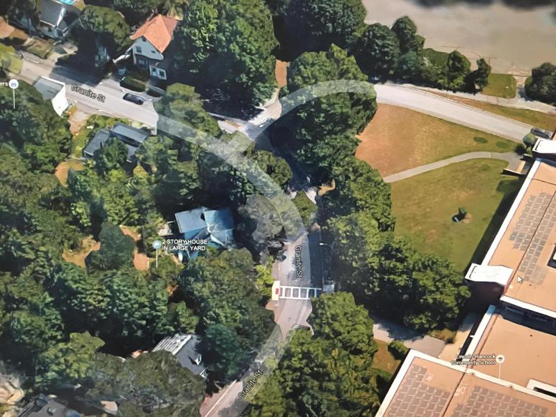 Apartment room for rent Quincy, ma in Turkish house, on red line Andrew sq.