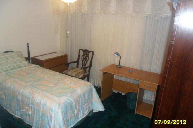Apartment room for rent in South Boston in Turkish house, on red line Andrew sq.