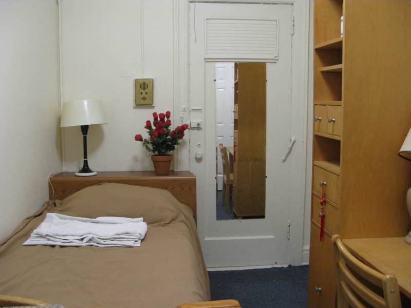 Apartment room for rent in South Boston in Turkish house, on red line Andrew sq.